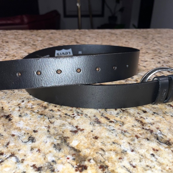 Levi’s Genuine Leather Black Belt – Size M - Picture 4 of 5